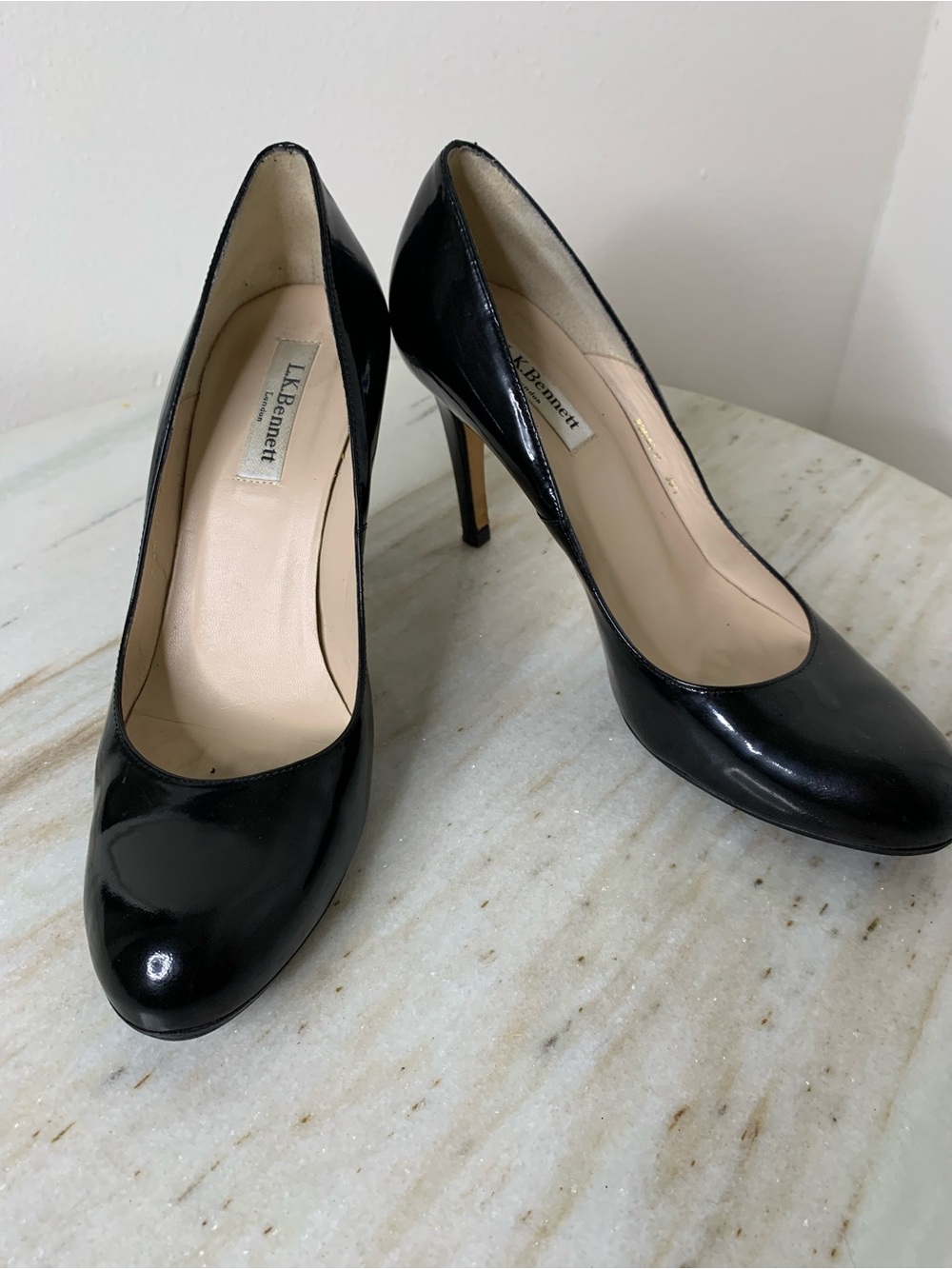 LK Bennett heels sz 8.5 Black Patent Leather Classic Pumps Round Toe Stiletto